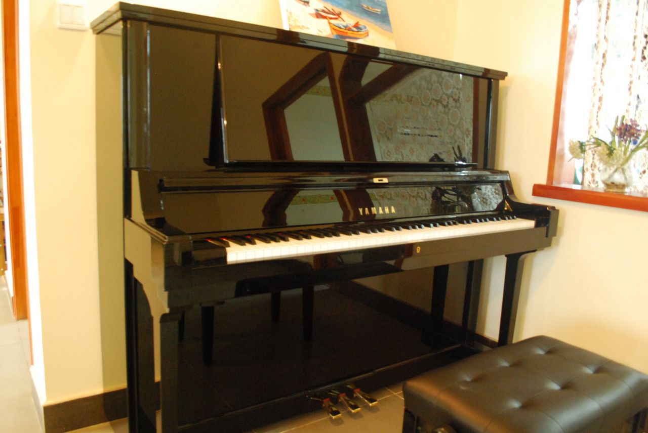 雅马哈钢琴 UX-30BL